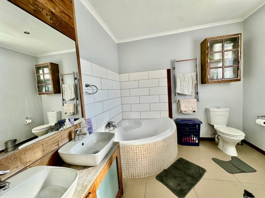 5 Bedroom Property for Sale in Rouxville Western Cape